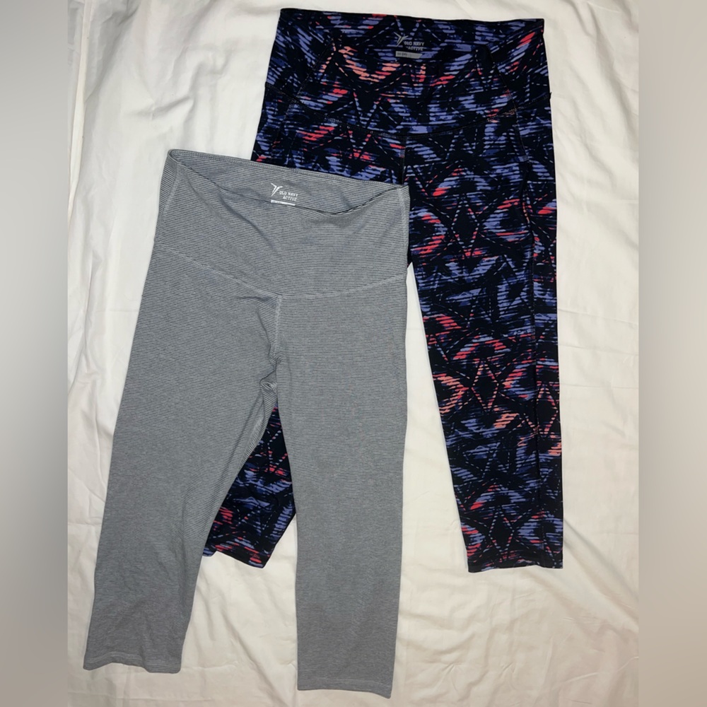 2 PAIRS of Old Navy Activewear Patterned Crop Capri Leggings in Women's M (LOT)